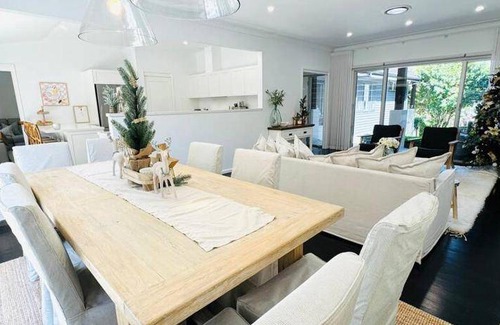 Merewether Heights House | House ∙ 5 bedrooms ∙ 12 guests
