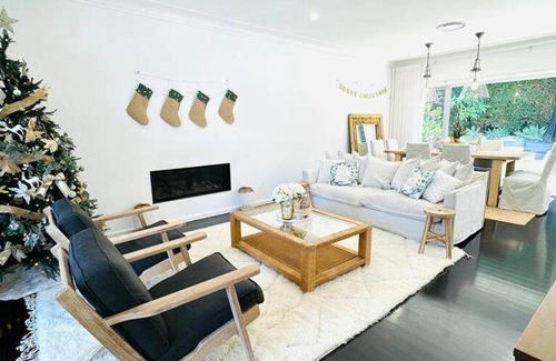 Merewether Heights House | House ∙ 5 bedrooms ∙ 12 guests