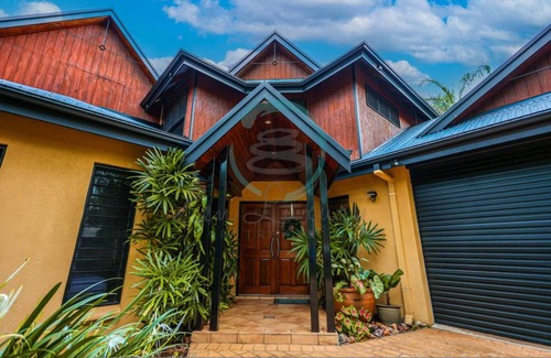Durack House | House ∙ 6 bedrooms ∙ 11 guests
