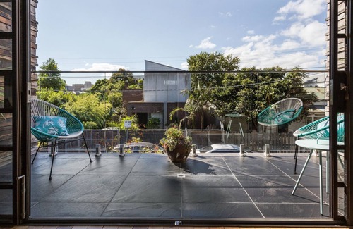 Windsor Apartment | House of Windsor - Queens Loft - Close to Chapel Street & WIFI