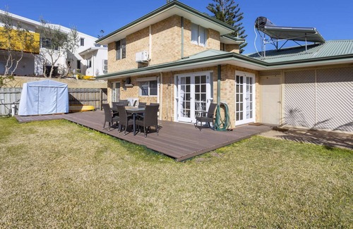 Cottesloe House | Huge house across from Cottesloe Tennis Club! 6min walk to Cott beach. Free WIFI