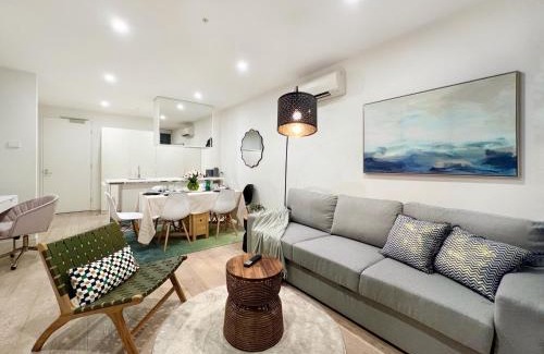 Brighton Apartment | Indulge Luxury Holiday Near Brighton Beach with Private Garden Parking