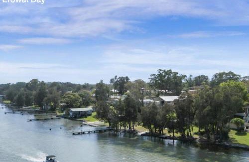 Erowal Bay House | Jerrinja - Absolute waterfront with jetty - 5 mins to Hyams Beach