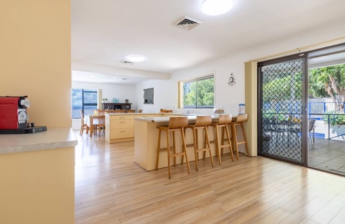 Corlette House | Kallaroo, 3 Kallaroo Street- great house with views, pool, WIFI and aircon