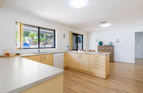 Corlette House | Kallaroo, 3 Kallaroo Street- great house with views, pool, WIFI and aircon