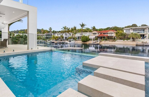 Noosa Heads House | Key Court 17 - waterfront