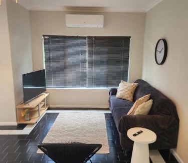 Leeton Hotel | Kindred Studio Apartments