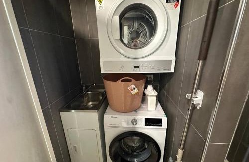 Blacktown Apartment | KozyGuru/Blacktown/3 Bedroom APT/NBL005