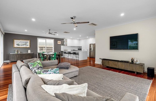 Sorrento House | Lady Nelson, Sorrento - 1 NIGHT FREE!* - Large house in an enviable Sorrento location