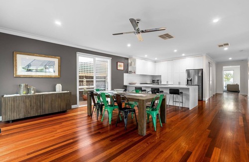 Sorrento House | Lady Nelson, Sorrento - 1 NIGHT FREE!* - Large house in an enviable Sorrento location