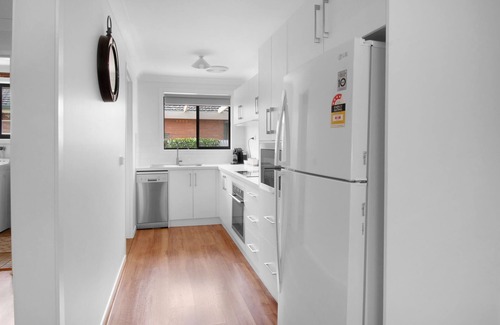 East Wagga Wagga Apartment | Langdon Hideaway - CBD Location, Modern Comforts