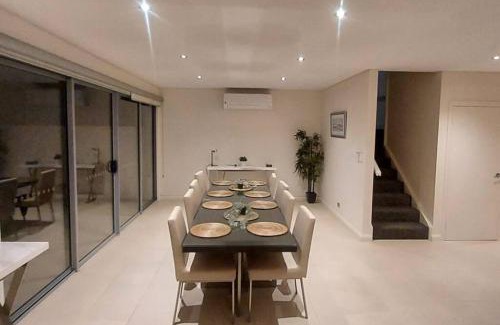 Kingston House | Large Home @Kingston Foreshore