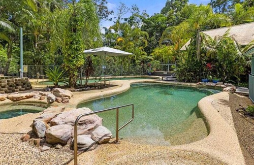 Korora Villa | Large Villa, Korora Beach, Kids and Pets, 15guests, Pools