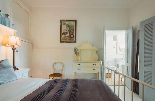 Red Hill Cottage | Le Cottage at Sandalwood House, Red Hill