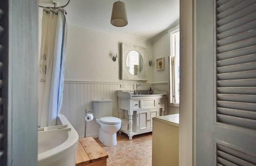 Red Hill Cottage | Le Cottage at Sandalwood House, Red Hill