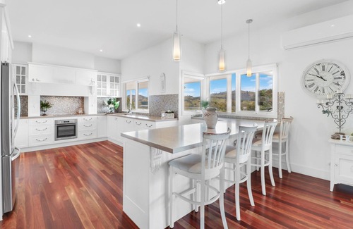 Mansfield House | Loyola Lake House - Lakefront Home with Pool