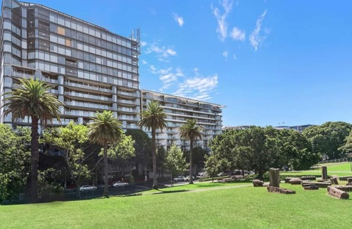 Sydney Central Business District Apartment | Luxurious Apartment only 250m walk to Opera House!