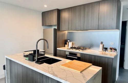 Lidcombe Apartment | Luxurious city view at Sydney Olympic Park
