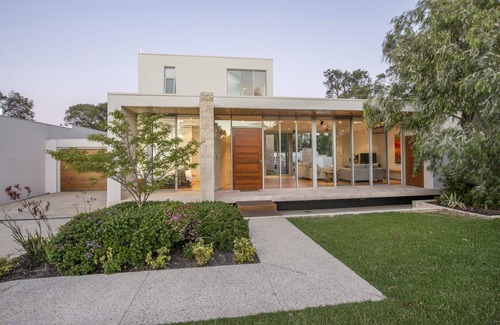 Dunsborough House | Luxurious Home with Pool Close to Beach and Town