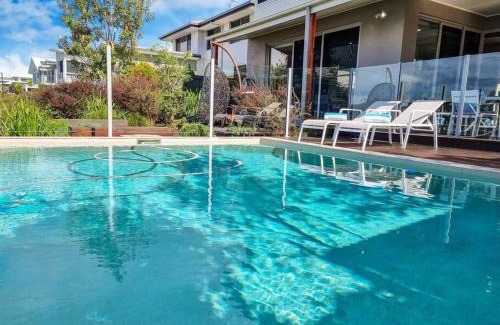 Birtinya House | Luxurious Waterfront Paradise Stunning Views