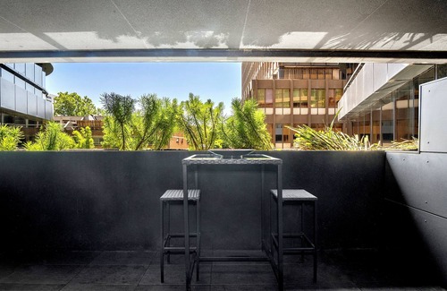 South Yarra Apartment | Luxury 2B2B Albert Park Lakeside Apartment w/Car Park, Pool, Sauna & Gym