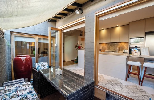 Camperdown House | Luxury Retreat Home - 4Bed House - Mins from CBD