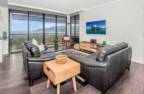 Cairns North Apartment | 'Luxury Waterfront' Spectacular Oasis in the City