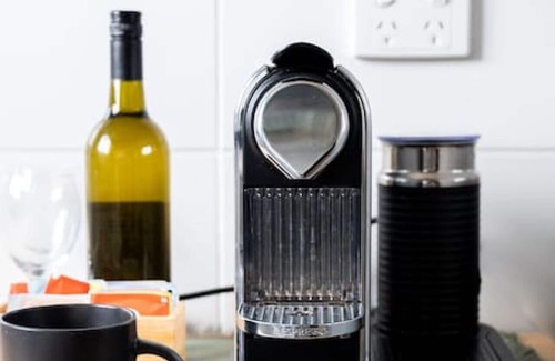South Yarra Apartment | Maddox · MADDOX: 5min Walk to Train with Netflix & Parking