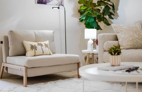 Mornington House | Magnificent Beachside Living at Heart of Mornington