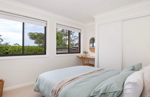 Erowal Bay House | Magnolia Cottage - Pet Friendly - 5 Mins Drive to Hyams Beach