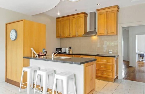 West Launceston House | Magnolia House: Near the Cataract Gorge & Parking