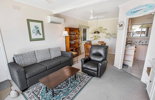 Paynesville House | Magpie Cottage would suit a small family, wanting to get away for a weekend