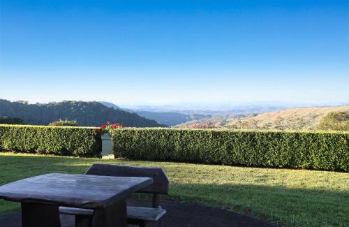 Maleny Hotel | Maleny Views Motel