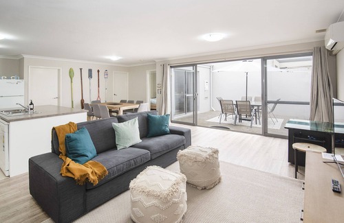 Geographe House | Marina Beach House- WIFI, AC in living rooms and upstairs