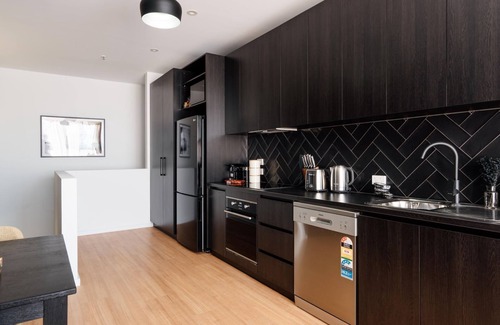 Launceston CBD Apartment | Midnight Moonshine Loft ITAS