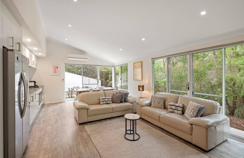 Dunsborough House | Milton's Retreat @ Cape Villas, Dunsborough