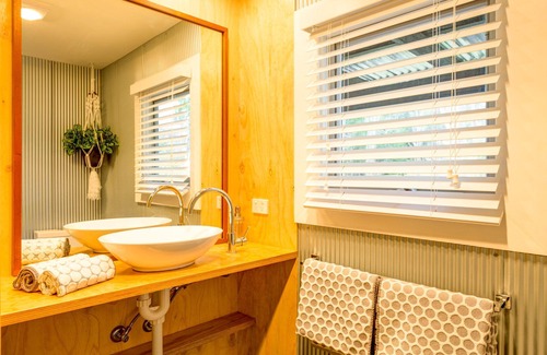 Berrima House | Mirriyindi - Unique Berrima escape for 7 in the Southern Highlands - 4pm check out Sundays