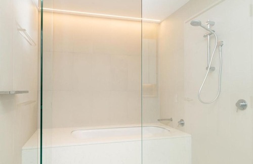 Chinatown Apartment | Modern 2 Bedroom Apartment in Darling Harbour