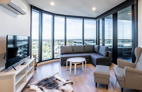 Glen Waverley Apartment | Modern 2BR Abode with Balcony View Gym Access