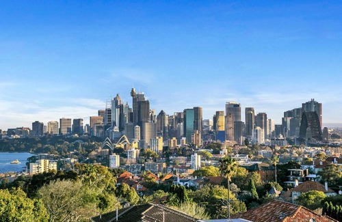 Cremorne Apartment | Modern 2BR Apartment with Views HARIS