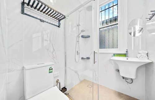Glebe House | Modern 4B2B house@Glebe