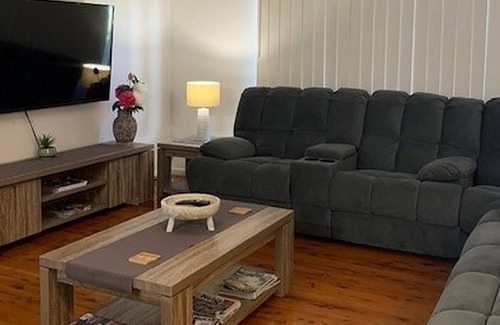 Hawks Nest House | Modern holiday home, TOP NOTCH