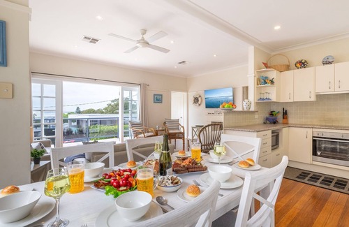 Nelson Bay House | Mon Reve 4A Tallean Road three bedroom property with Wi-Fi, air conditioning