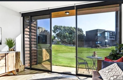 Fingal Apartment | Moonah Links Apartment 45 Lovely 1 bedroom holiday home with heated pool