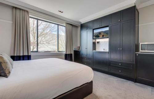 Katoomba Apartment | Mountain Retreat, Steps from Train Station