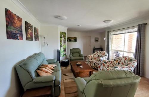 Catalina House | Mountain View Beach House Near Batemans Bay
