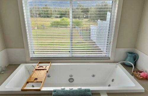 Millfield House | Mountain Water Retreat - Hunter Valley
