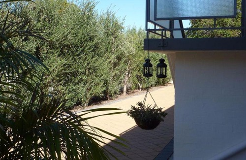 Inglewood Apartment | Mt.Lawley Superb 2 BR location Comfort, style 2