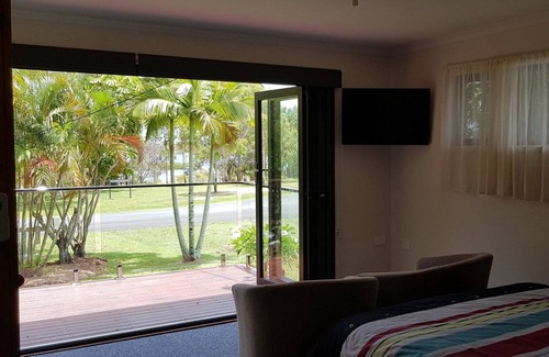 Tin Can Bay House | Nautilus Cottage Tin Can Bay