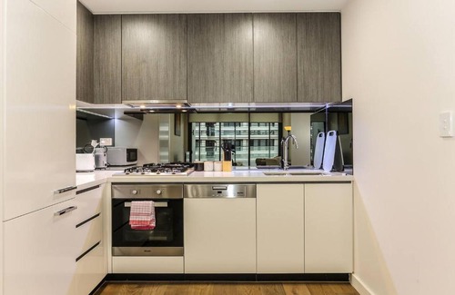 Waterloo Apartment | New, Bright Apartment in Waterloo near park